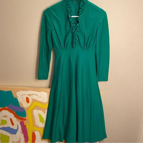 green emerald velvet dress Unique Vintage Plus Size Emerald Green Delores Swing Dress with Sleeves 3X/20